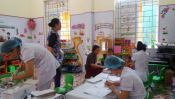 Trường mầm non Họa Mi kết hợp với Trạm Y tế xã, đội y tế dự phòng tổ chức chiến dịch tiêm bổ sung vắc xin Sởi - Rubella cho các em học sinh trong toàn trường.