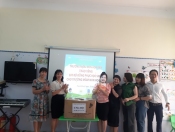 Trường mầm non Hoa Ban thăm và tặng quà  cho trường mầm non Họa Mi.